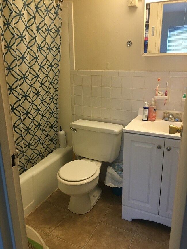 Bathroom - 909 W Aaron Dr