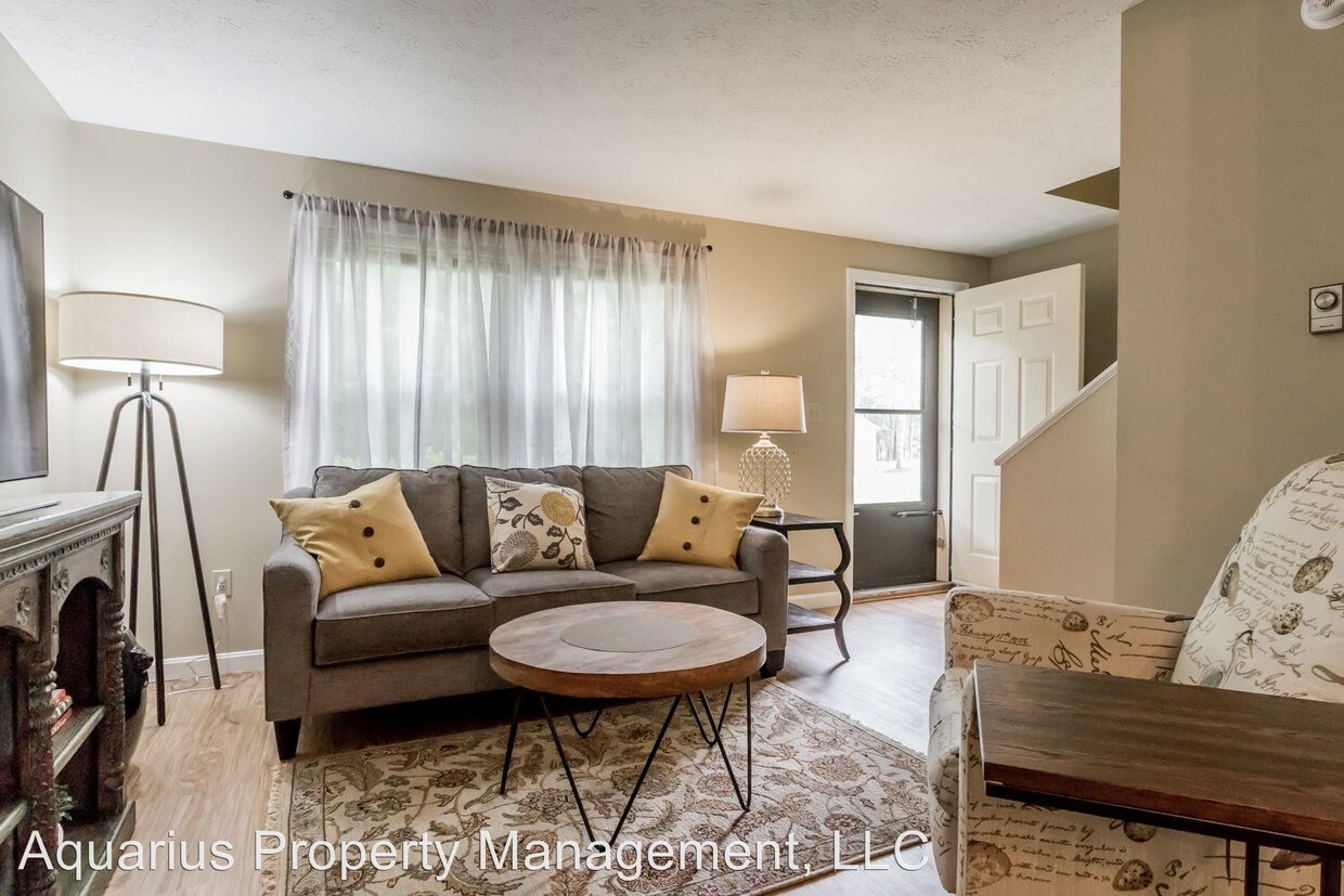 Primary Photo - 2 br, 1.5 bath House - 8 Oakdale Drive
