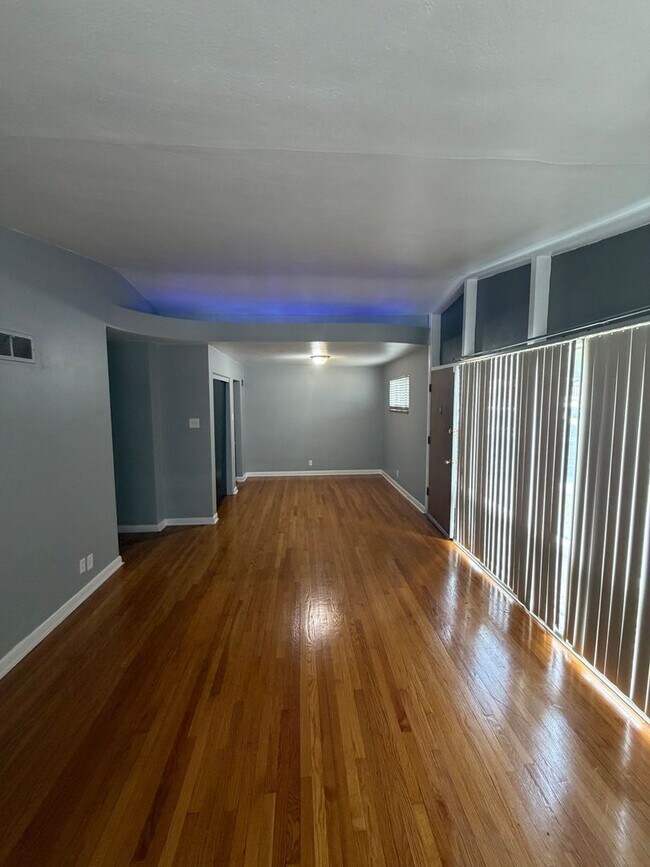 Foto del edificio - 1315 Mendell Dr