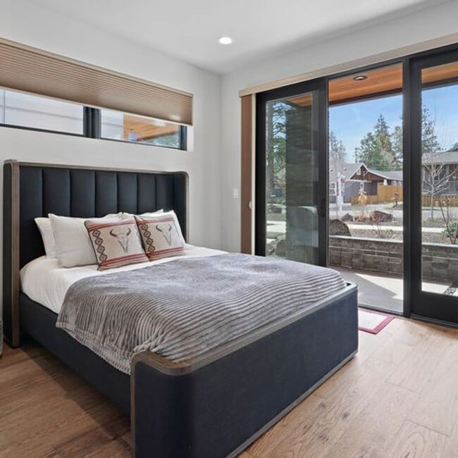 Building Photo - Modern Luxury and Prime Location: Fully Furnished 2 Bed 2 Bath Home with Hot Tub