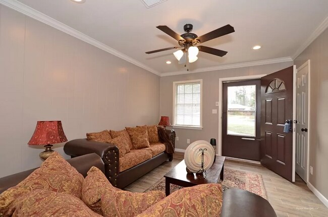 Foto del edificio - 2214 Cynthia Ln