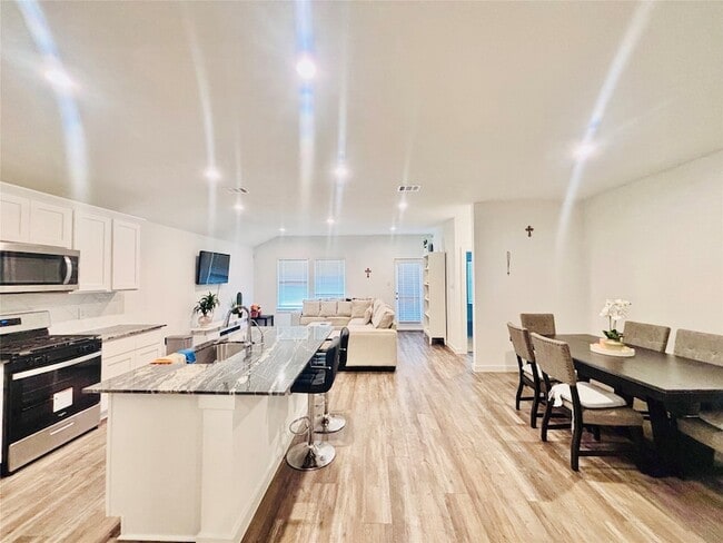 Building Photo - 1119 Fringed Bluestar Dr