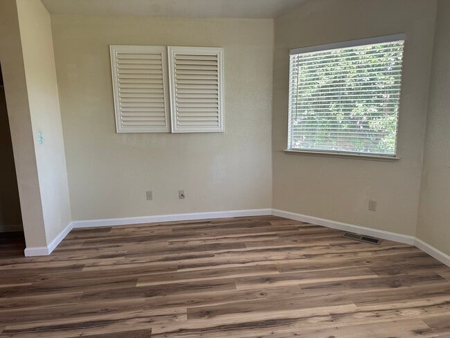Building Photo - 2156 Sunhaven Cir