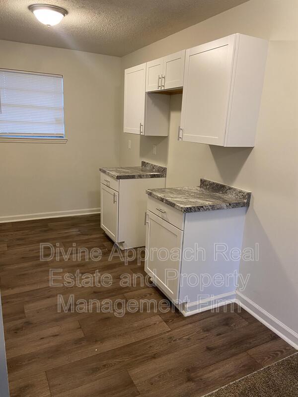Building Photo - 1121 4th Ct W