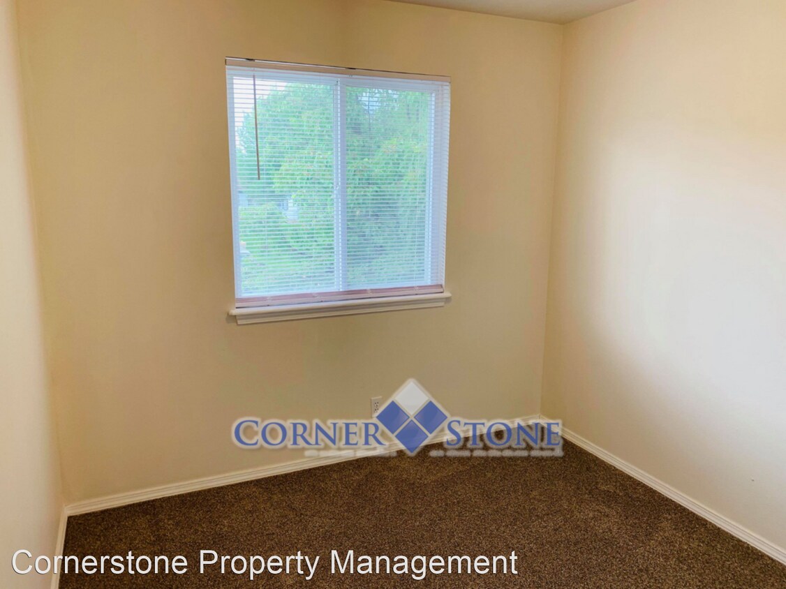Building Photo - 3 br, 1.5 bath House - 901 Maple St