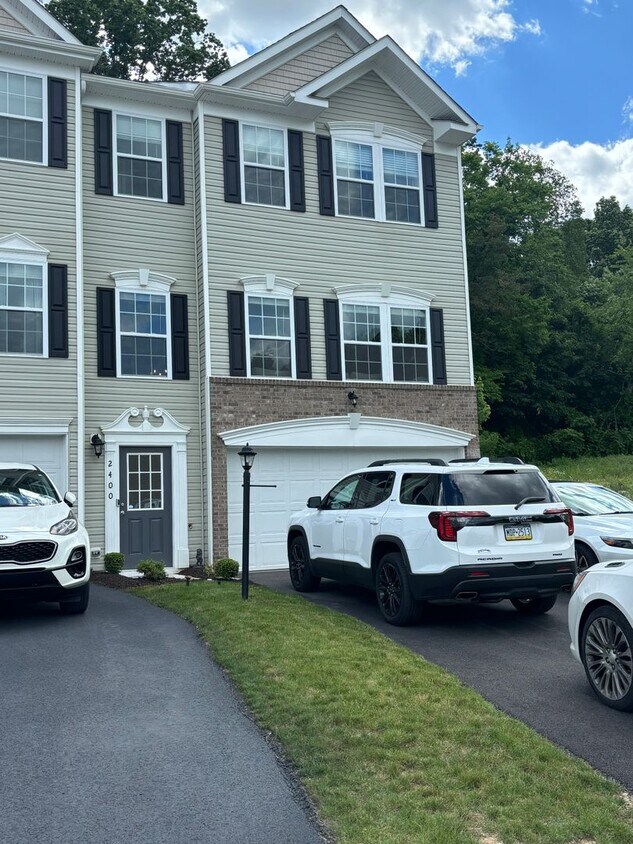 Beautiful 3 Bedroom Home in North Fayette! - Beautiful 3 Bedroom Home in North Fayette!