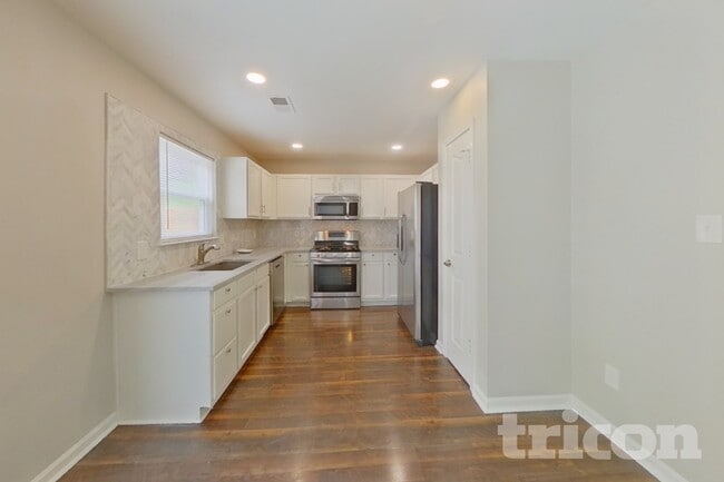 Building Photo - 4037 Dover Downs Dr
