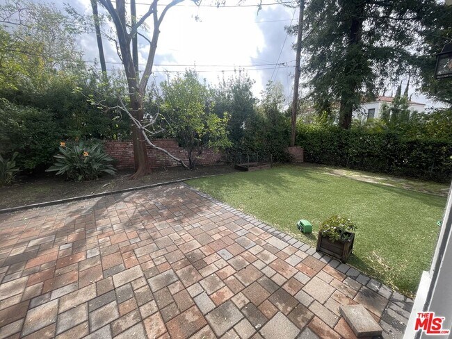 Foto del edificio - 4160 Holly Knoll Dr