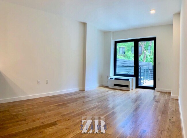 Foto del edificio - 25 E 19th St