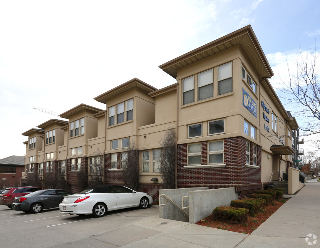 Primary Photo - Highland Square Lofts