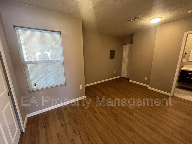 Building Photo - 1116 Park Ave SW