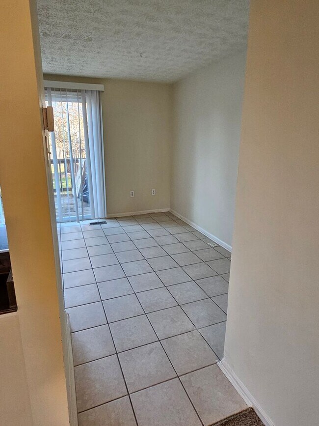Foto del edificio - EDGEWOOD -  WOODBRIDGE CENTER TOWNHOUSE