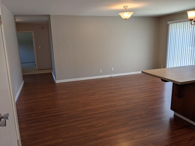 Building Photo - 1402 Pointe Claire Ct