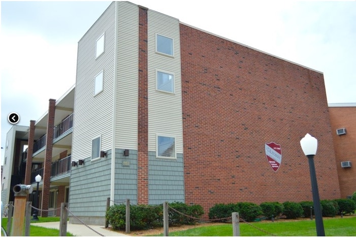 Primary Photo - Charmor Apartments