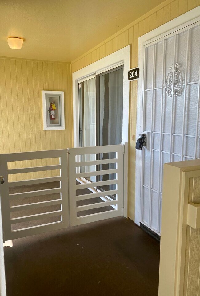 Foto del edificio - Available Now | 2 Bedroom, 1 Bathroom Apartment w/Scenic View from Enclosed Lanai | Kualana Knoll...