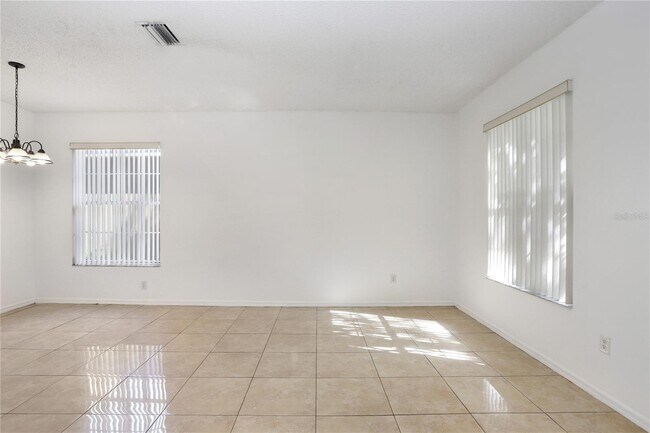 Building Photo - 930 Grand Canyon Dr