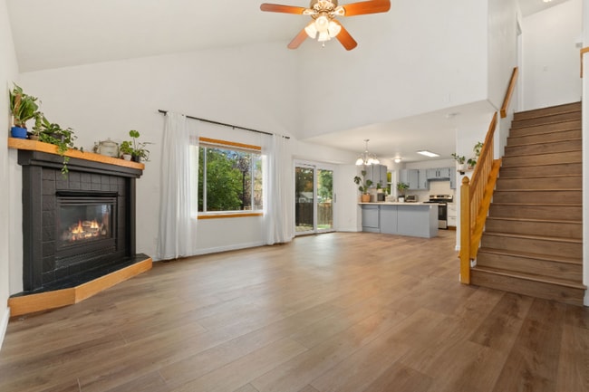 Photo - 290 E 40th St House