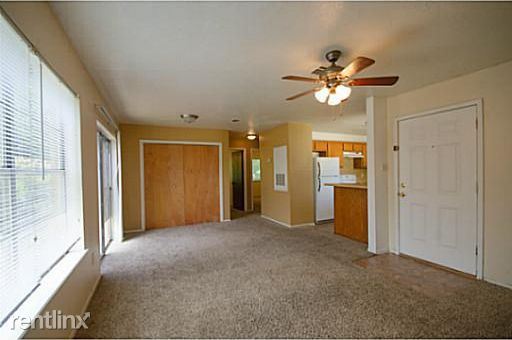 Building Photo - 2414 Long Dr