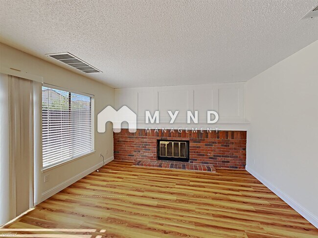 Building Photo - 4 br, 3 bath House - 800 Valencia Dr