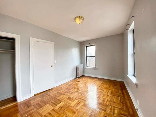 Foto del edificio - 2 bedroom in BRONX NY 10467