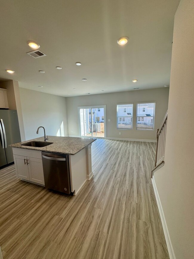 Foto del edificio - Beautiful, Brand New 3BR Townhouse in Concord