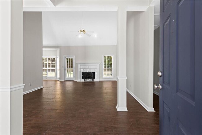 Building Photo - 965 Dogwood Park Dr