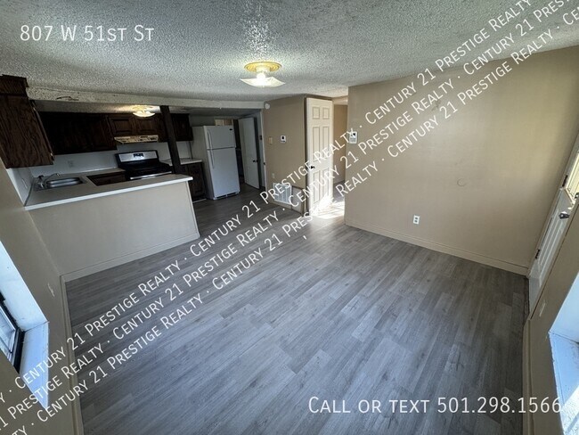 Foto del edificio - 807 W 51st St