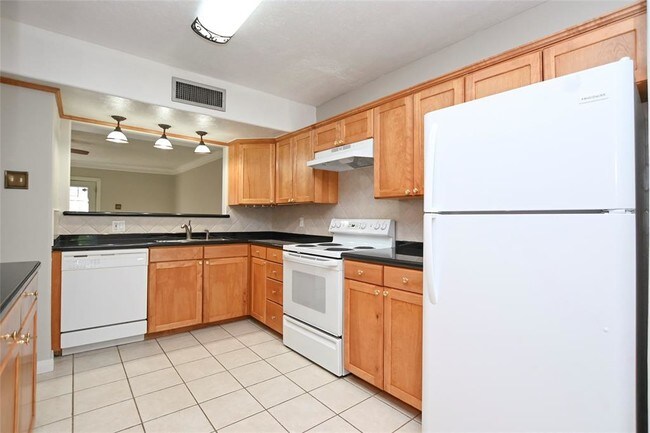 Building Photo - 5239 Arboles Dr