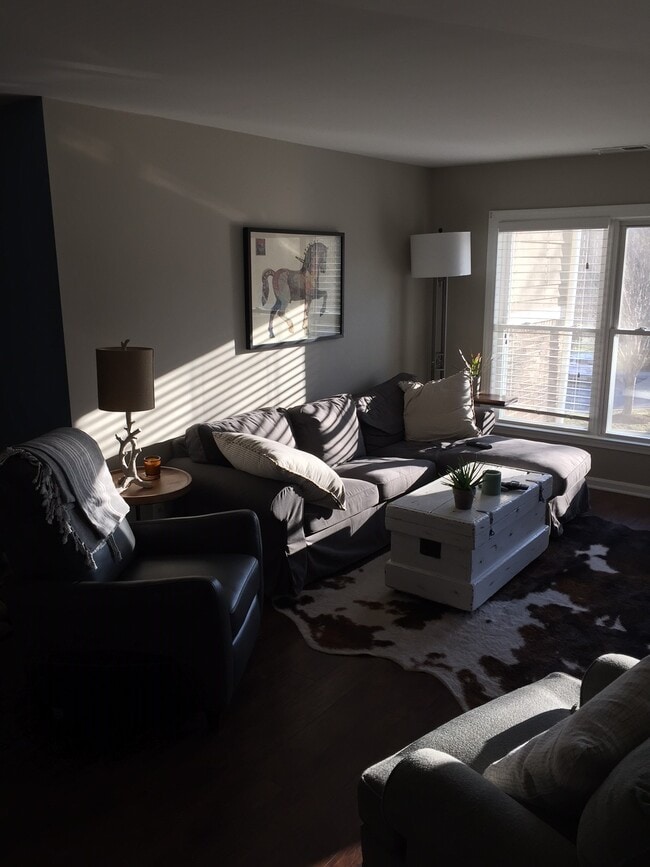 Building Photo - 605 Admiral Dr