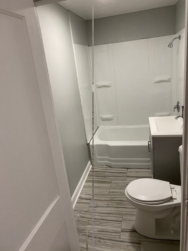 Building Photo - 156 Cedar St