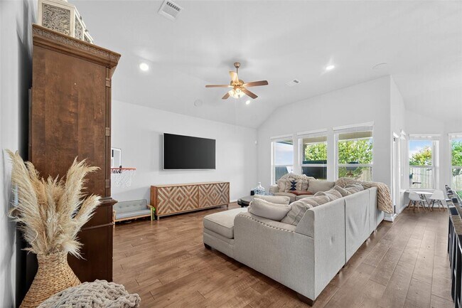 Building Photo - 4821 La Piedra Ln