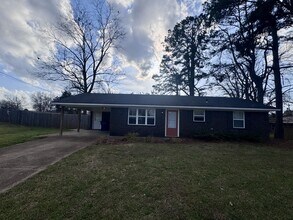 Building Photo - 265 Daniels St