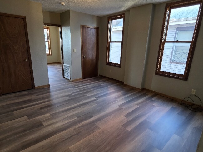 Building Photo - 518 Rhomberg Ave