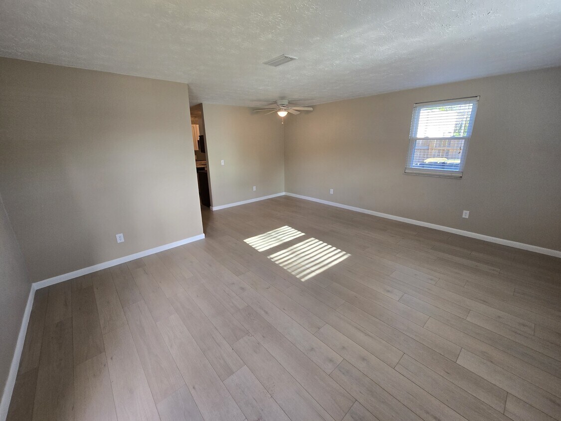 Primary Photo - 2018 Merrill Ave