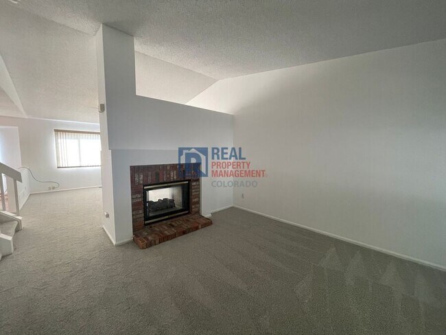Foto del edificio - 5812 Granby Hill Dr