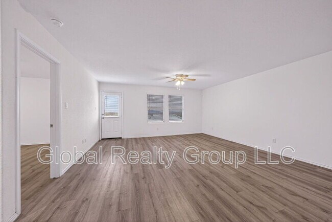 Foto del edificio - 5832 Forenoon Dr