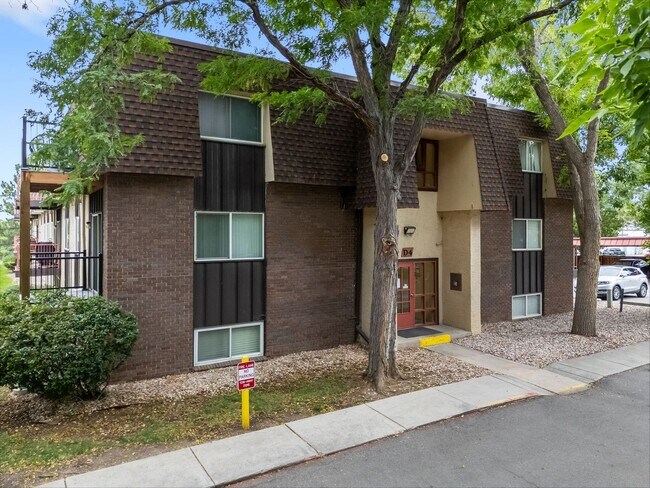 Foto del edificio - 2BR SFR • Stainless Appliances • Resort Amenities in Denver