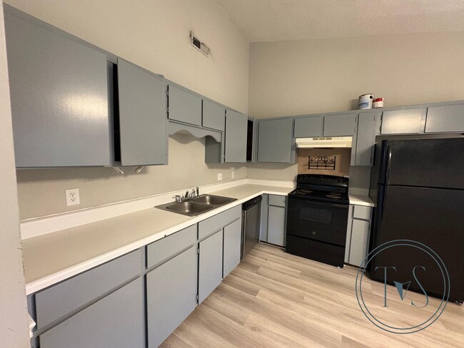 Building Photo - MOVE-IN SPECIAL: $500 OFF 1st MONTH'S RENT...