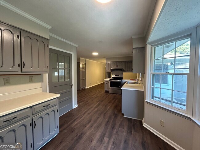 Foto del edificio - 2000 Forest Dr