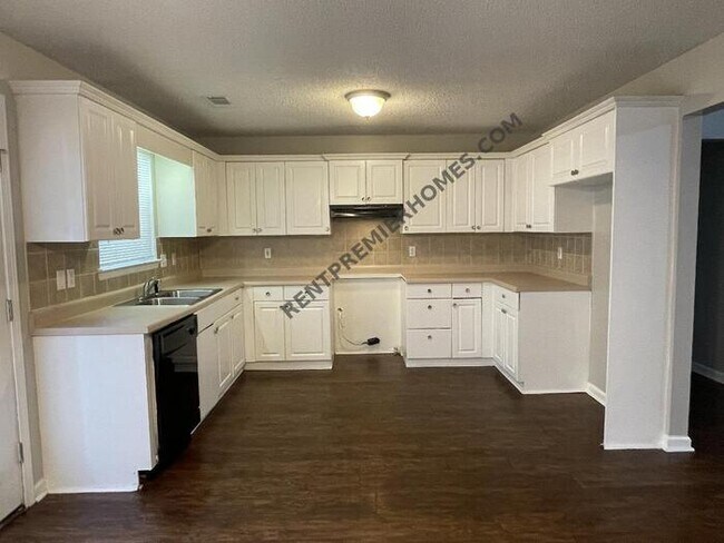 Foto del edificio - 2814 Henson Pl