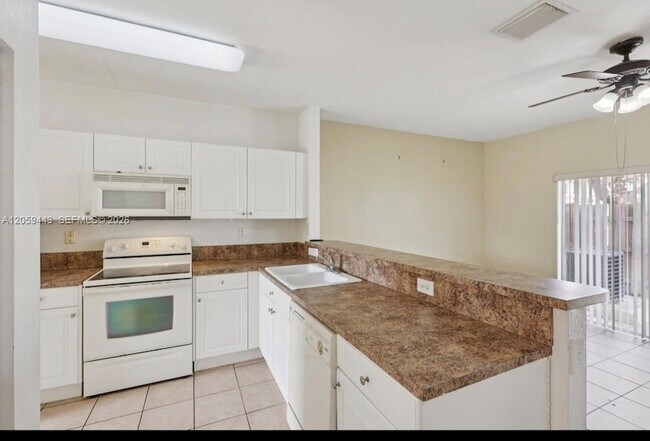 Foto del edificio - 1650 NE 33rd Rd