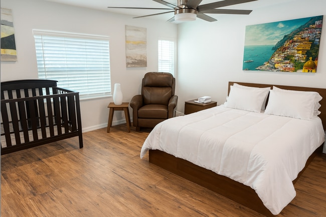 Cuna incluida: ideal para familias con niños pequeños. - 10116 Mercedes St