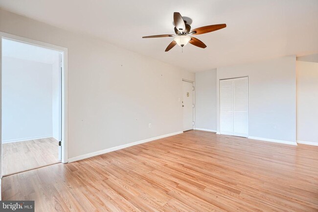 Building Photo - 130 Royal Oak Dr