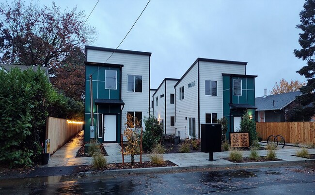 Building Photo - 4268 NE Going St