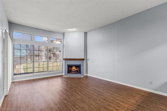 Foto del edificio - 143 Henry Chandler Dr