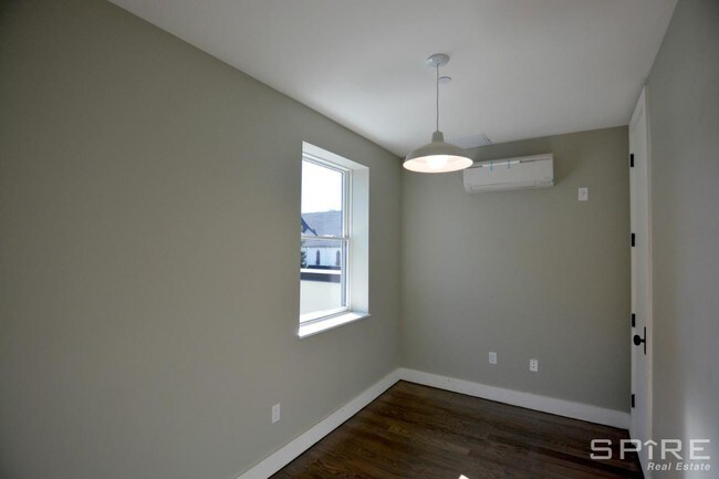Building Photo - 808 Saint Johns Pl