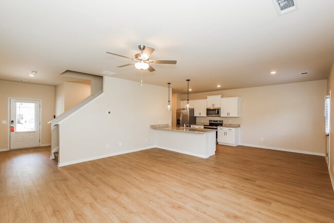 Building Photo - 636 Mackenzie Cv