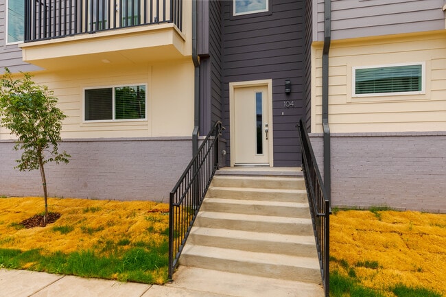 Building Photo - 2801 Weisenberger St