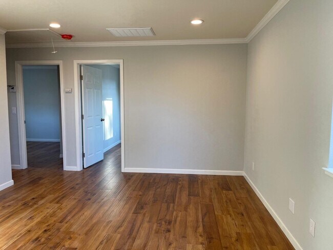 Building Photo - 454 N 21st St