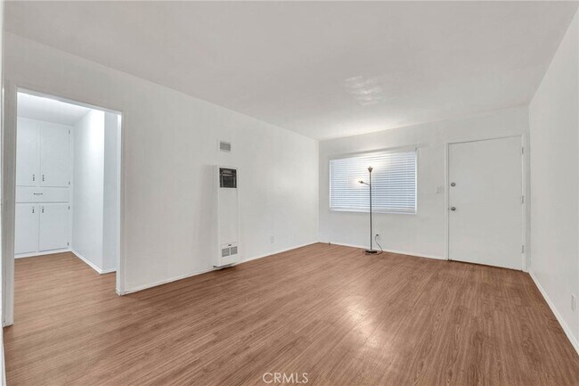 Foto del edificio - 14728 W Magnolia Blvd